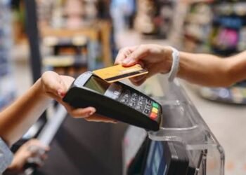 El consumo de los hogares volvió a caer en agosto y acumula un retroceso de 0,4% en el año