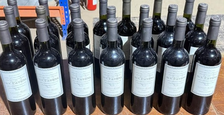 Subastas de aduana                                                                                           Remates de equipos de audio y bebidas alcohólicas