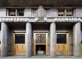 Las provincias mantuvieron el superávit en el primer semestre, pero perdieron margen fiscal