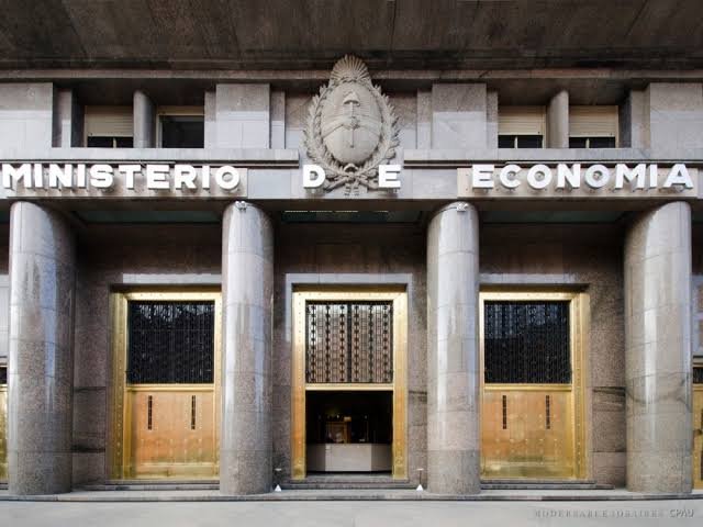 Las provincias mantuvieron el superávit en el primer semestre, pero perdieron margen fiscal