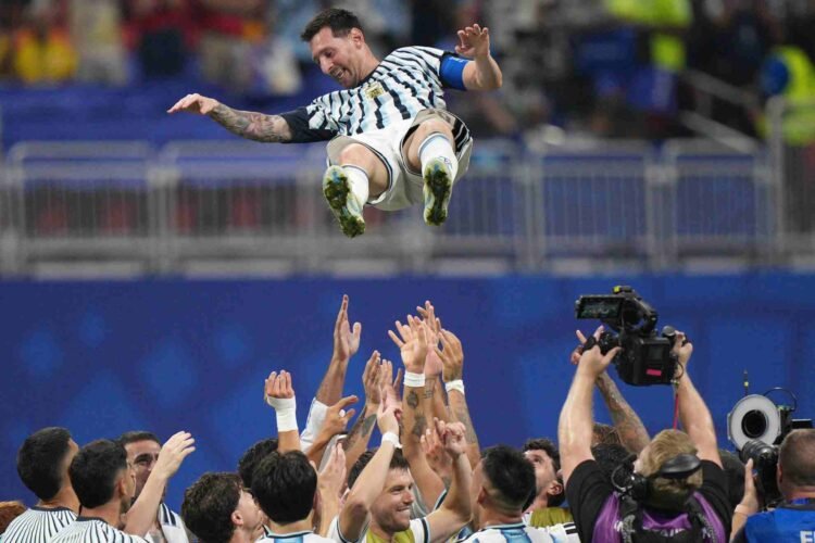 Los obsequios del plantel de Benín a Lionel Messi y su significado
