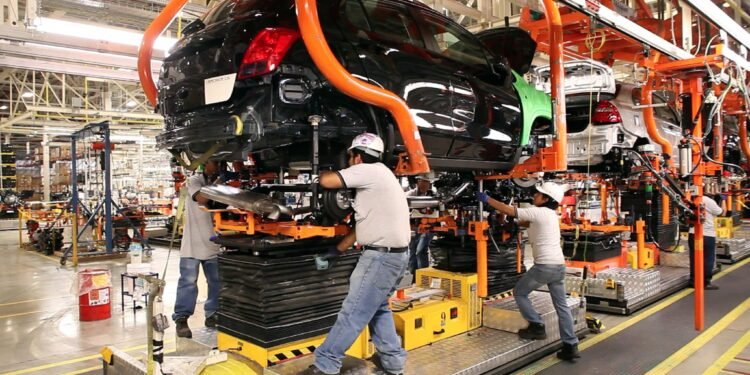 La industria rebotó 1,9% en agosto, pero quedó en uno de sus niveles más bajos desde 2024