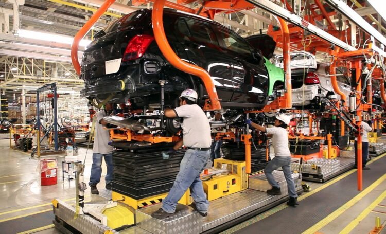 La industria rebotó 1,9% en agosto, pero quedó en uno de sus niveles más bajos desde 2024
