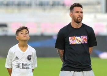 El emotivo homenaje de la selección argentina a Thiago Messi tras la despedida de su padre