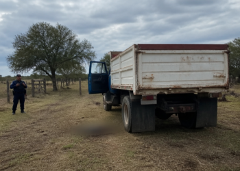 Accidente mortal en un campo del Chaco: un joven de 18 años atropelló a su padre