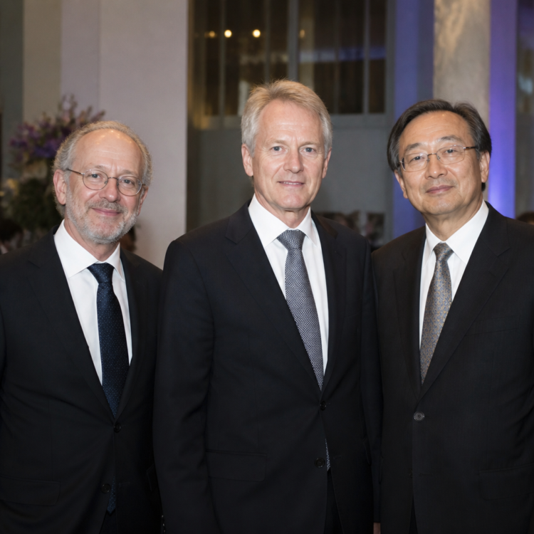 Tres científicos galardonados con el Premio Nobel de Medicina por sus aportes a la neurociencia