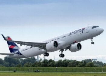 Las líneas aéreas advierten que los costos de volar en Argentina desalientan el ingreso de competidores al cabotaje