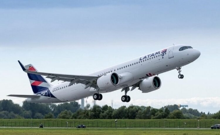 Las líneas aéreas advierten que los costos de volar en Argentina desalientan el ingreso de competidores al cabotaje