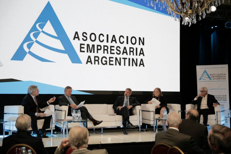 AEA reclamó respeto por el periodismo y defendió la libertad de prensa