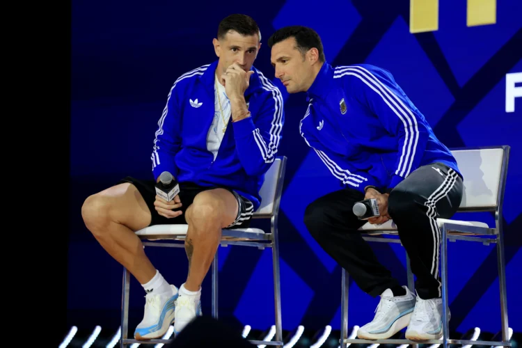 El curioso reto de Dibu Martínez a Scaloni antes de la despedida de Messi