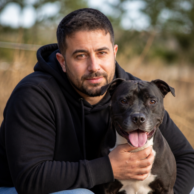 Carlos Carrasco sobre el Staffordshire Bull Terrier: “Estoy profundamente enamorado de esta raza por su carácter”